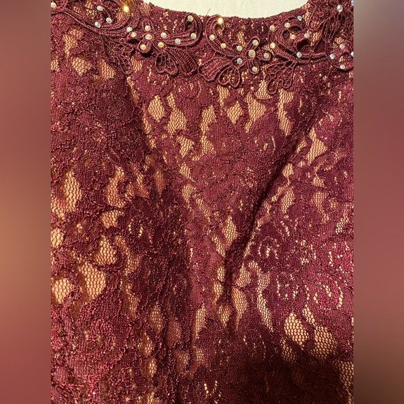 David's Bridal City Triangles Wine Red Lace Mermaid Beaded Sides Size 21 XXL - Picture 7 of 11